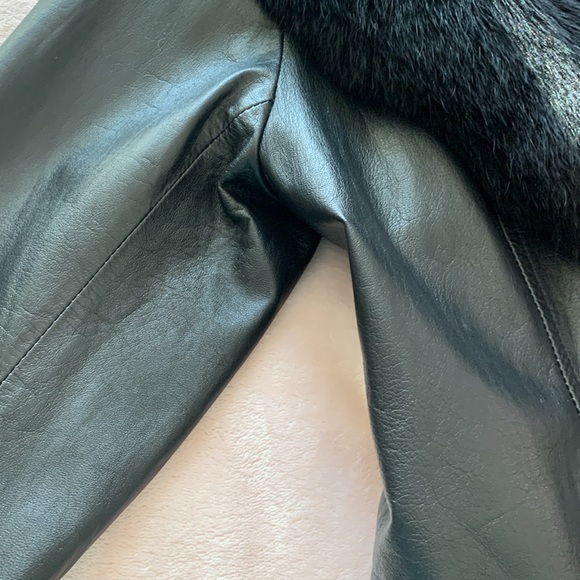 St. John by Marie Gray Scrumptious Black Kid Leather w Fox Fur Trim. Size 10 - Picture 6 of 7